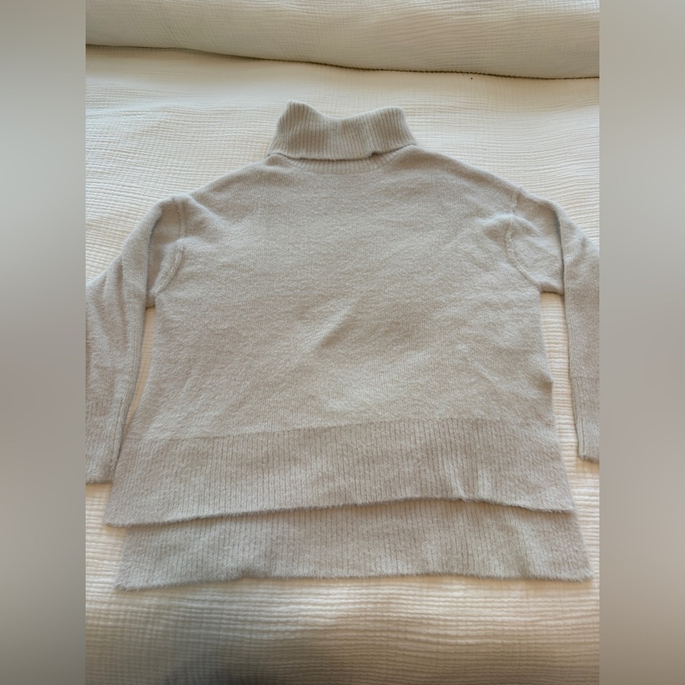 NWOT Aerie Cream Oversized Turtleneck Sweater Small
